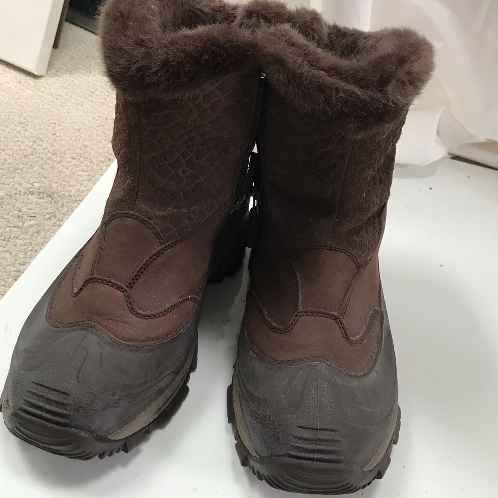 Columbia women’s insulated snow boots BugaZip style size 10